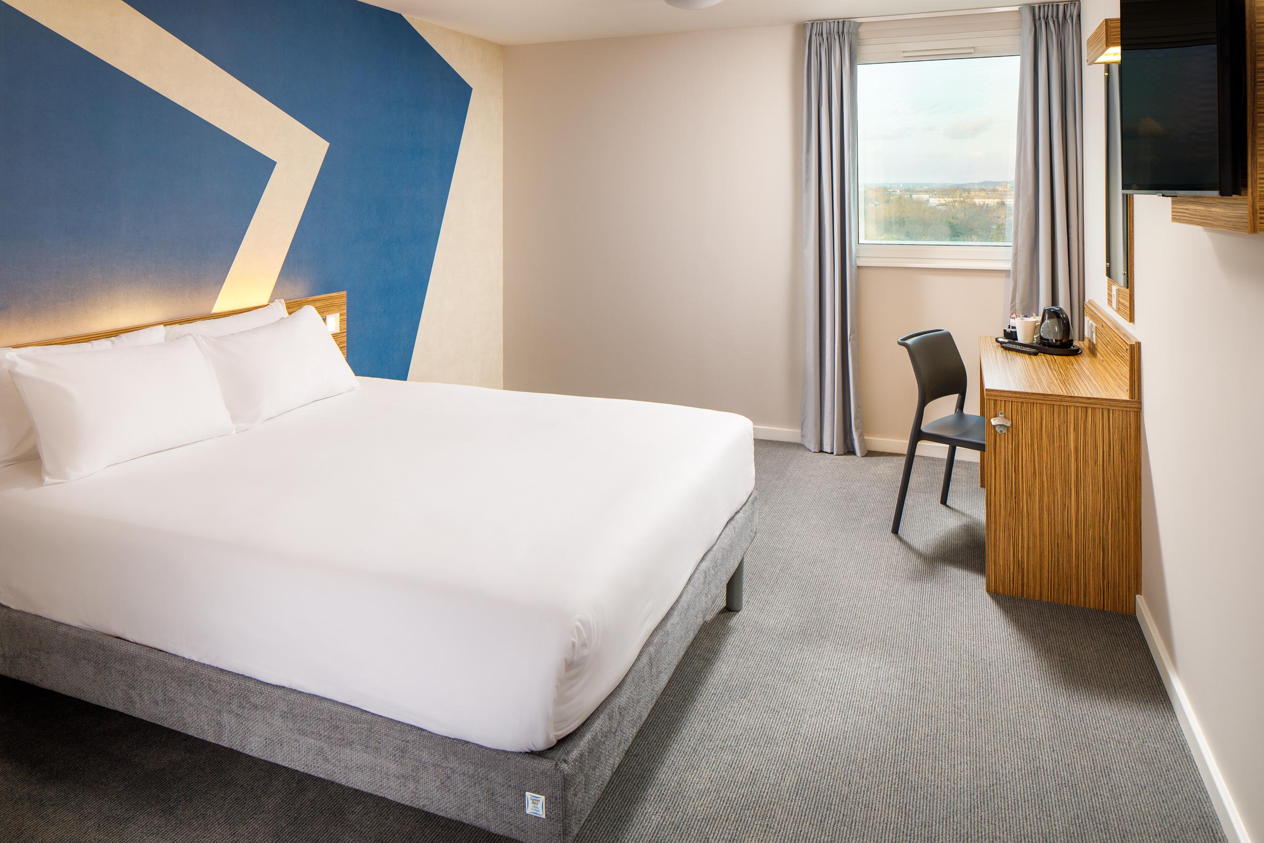 Ibis Budget London Heathrow Central Cranford Экстерьер фото