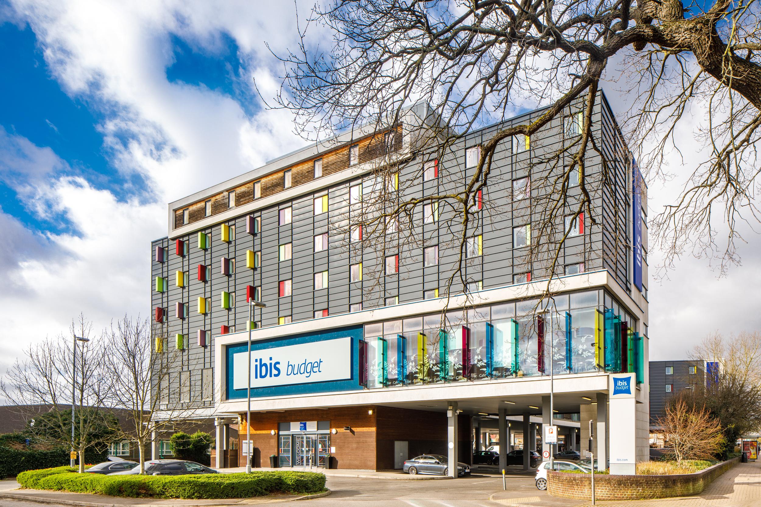 Ibis Budget London Heathrow Central Cranford Экстерьер фото