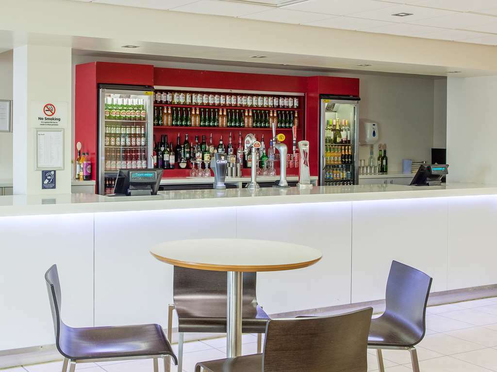 Ibis Budget London Heathrow Central Cranford Ресторан фото